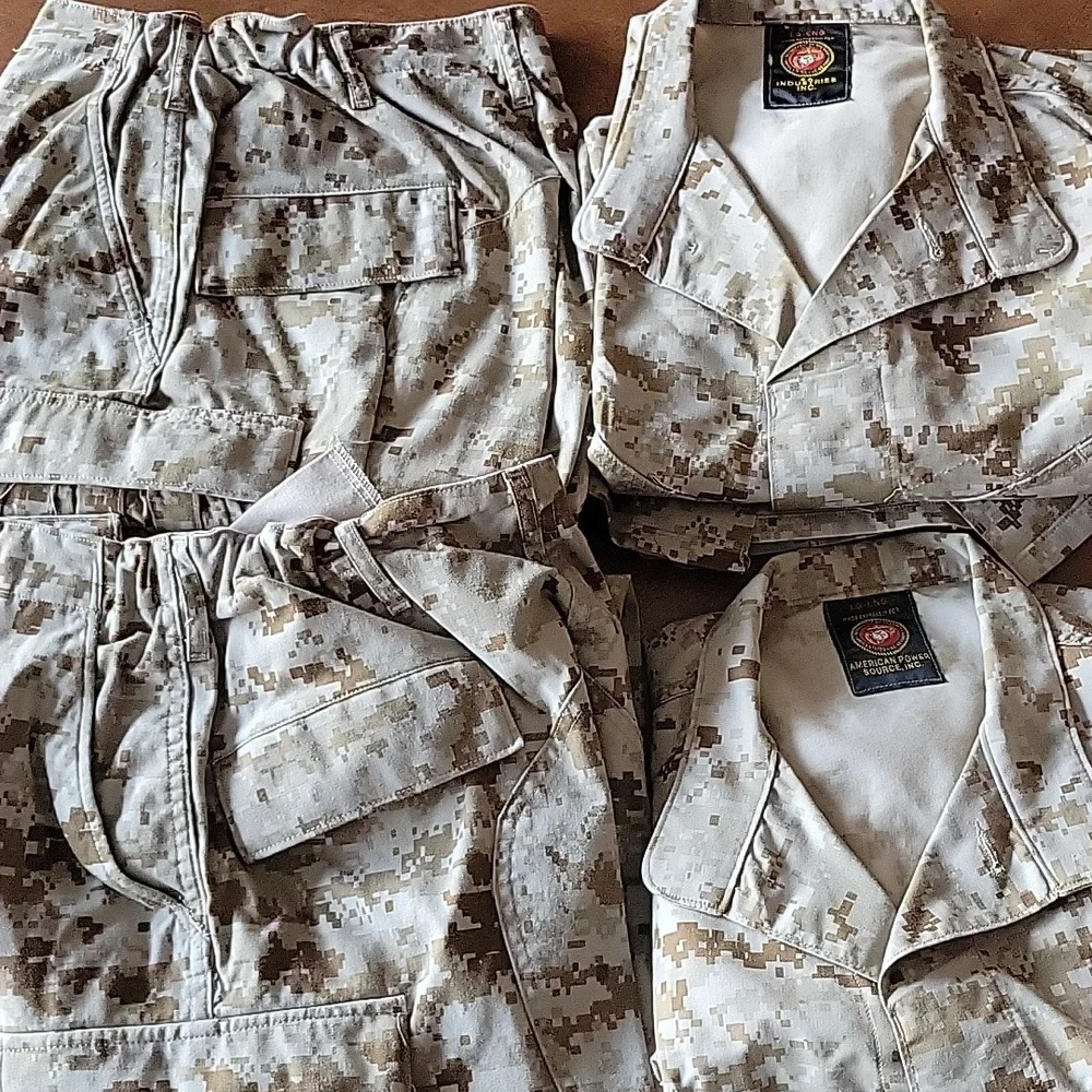 Official USMC digital desert camouflage uniforms. - Picture 1 of 4